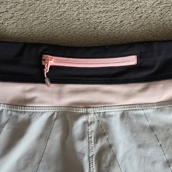 Lululemon Groovy Run Short Gros Gingham Dune/Bleached Coral/Black size 8 - Picture 10 of 13
